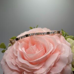 Elegant 14k Gold Bracelet